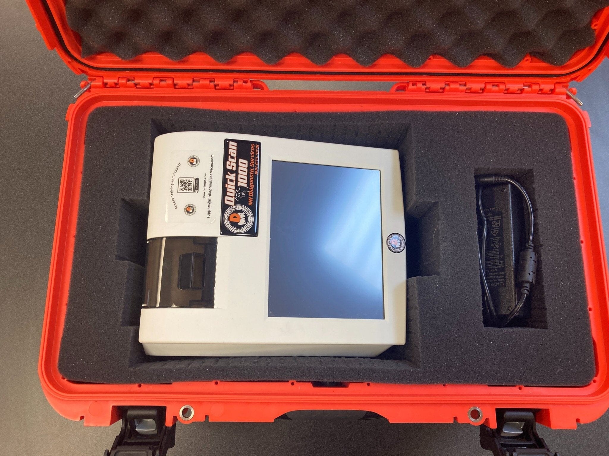 Analyzer Carry Case with Wheels and Foam Insert - Canine P4